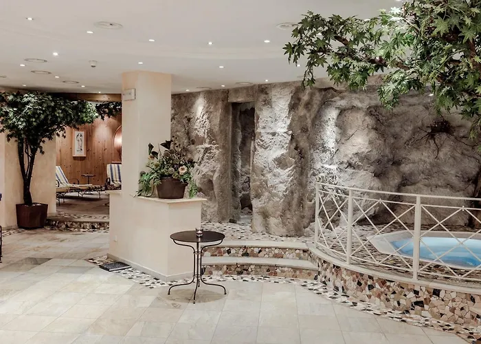 ホテル Kirchler トゥクス